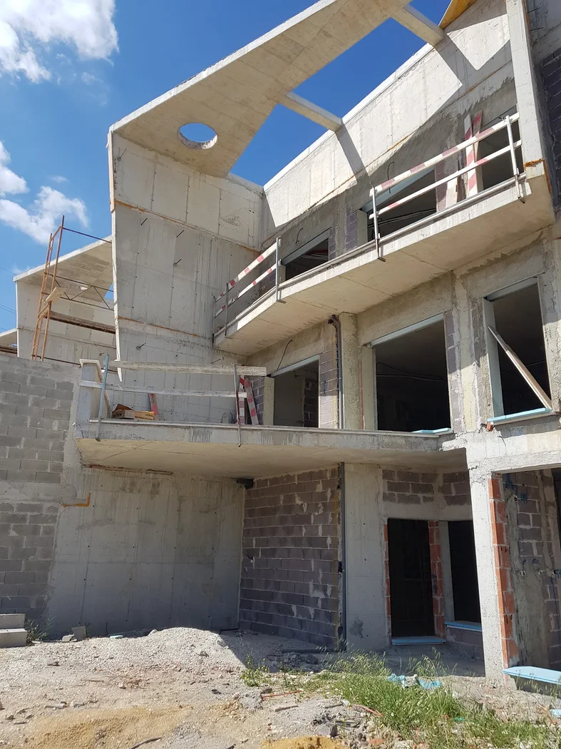Construção e remodelação de moradia contemporânea em Leiria e Lisboa